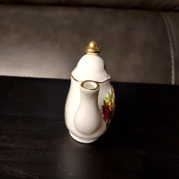 Royal Albert OLD COUNTRY ROSES Teapot Clock with Gold Accents - Picture 5 of 7